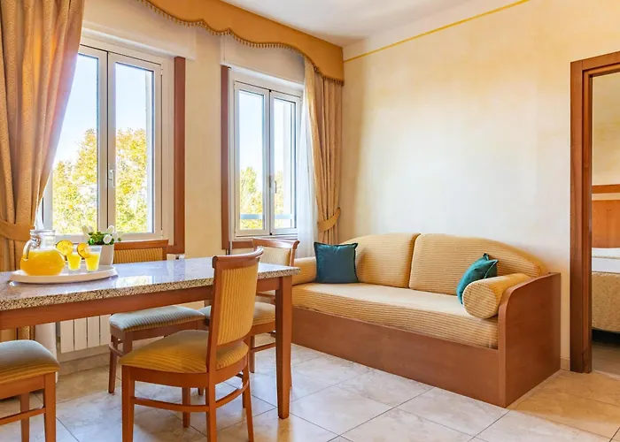 Hotel & Venezia 2000 3*