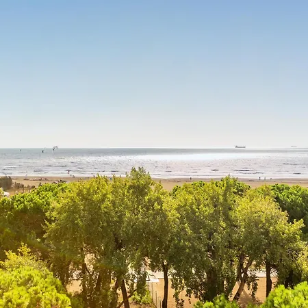 מלון & Venezia 2000