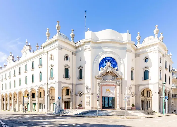 Ξενοδοχείο & Venezia 2000 3*