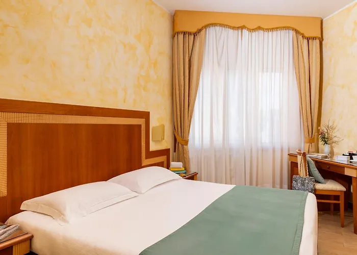 Ξενοδοχείο & Venezia 2000 3*